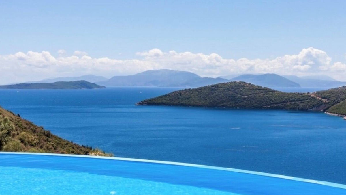 Mikros Gialos Villa | Magnificent sea view villa 5 minutes from the beach