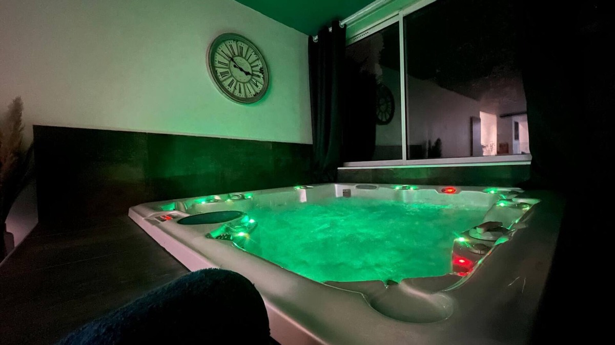 Roubaix Apartment | Magnificent spa loft 10 minutes from Lille