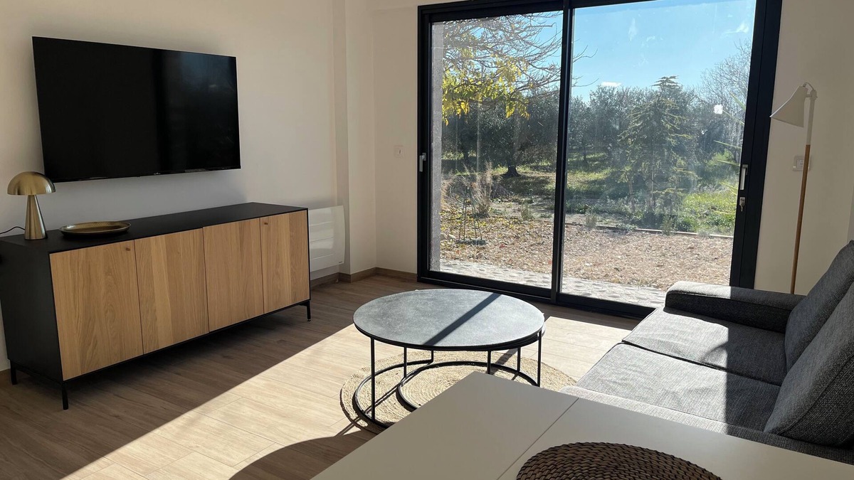 Eguilles Apartment | Magnificent T2 Furnished House