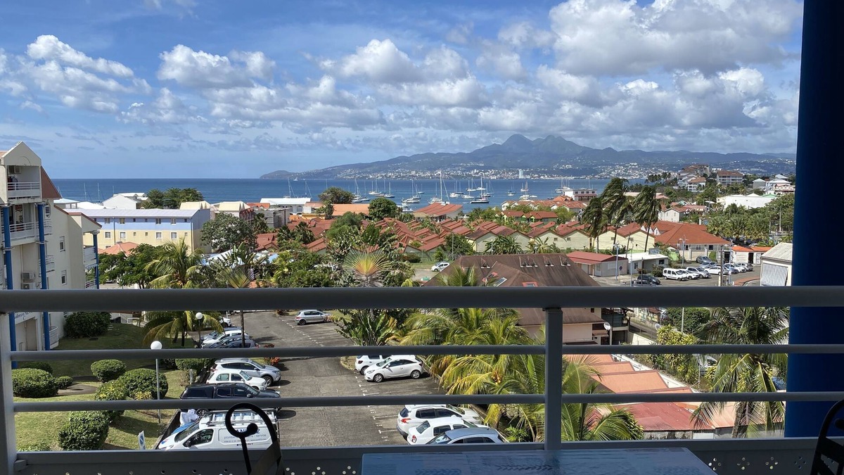 Tartane Apartment | Magnificent T3 Duplex apartment with 180° sea view