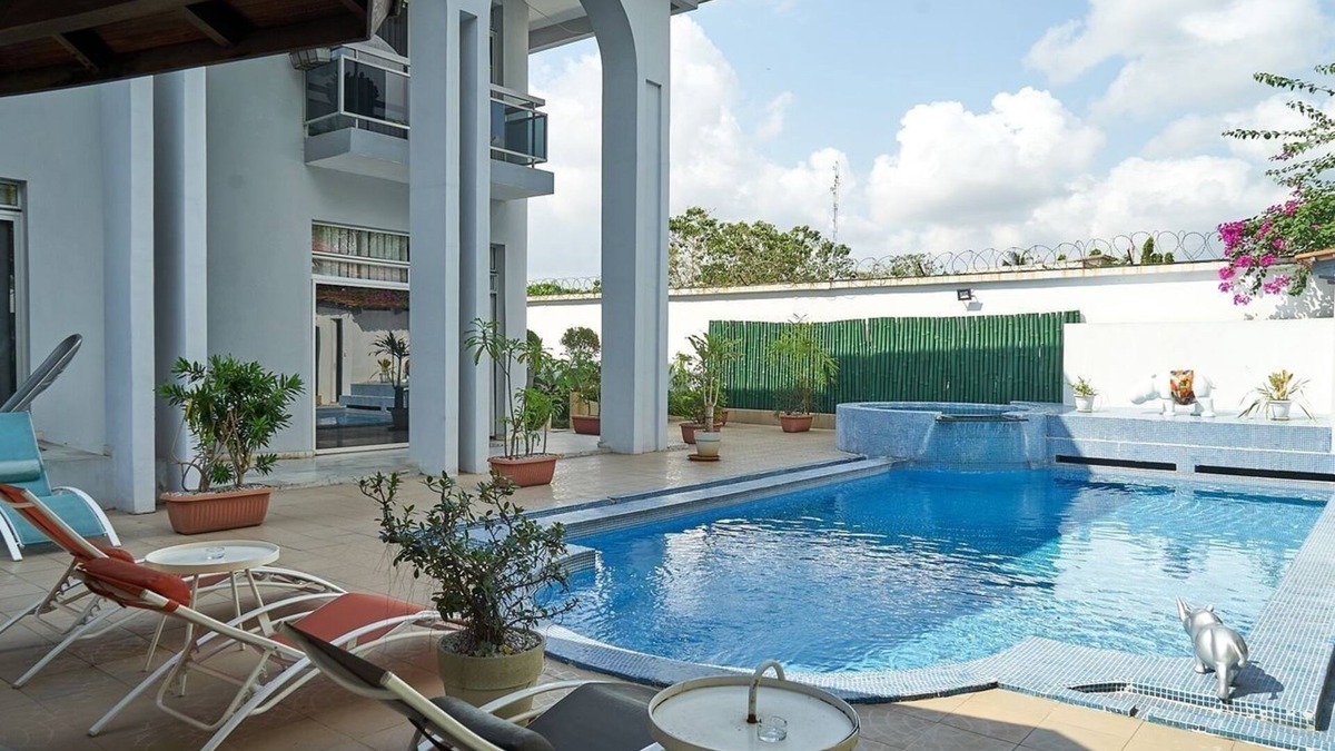 Angre House | Magnificent town house with swimming pool