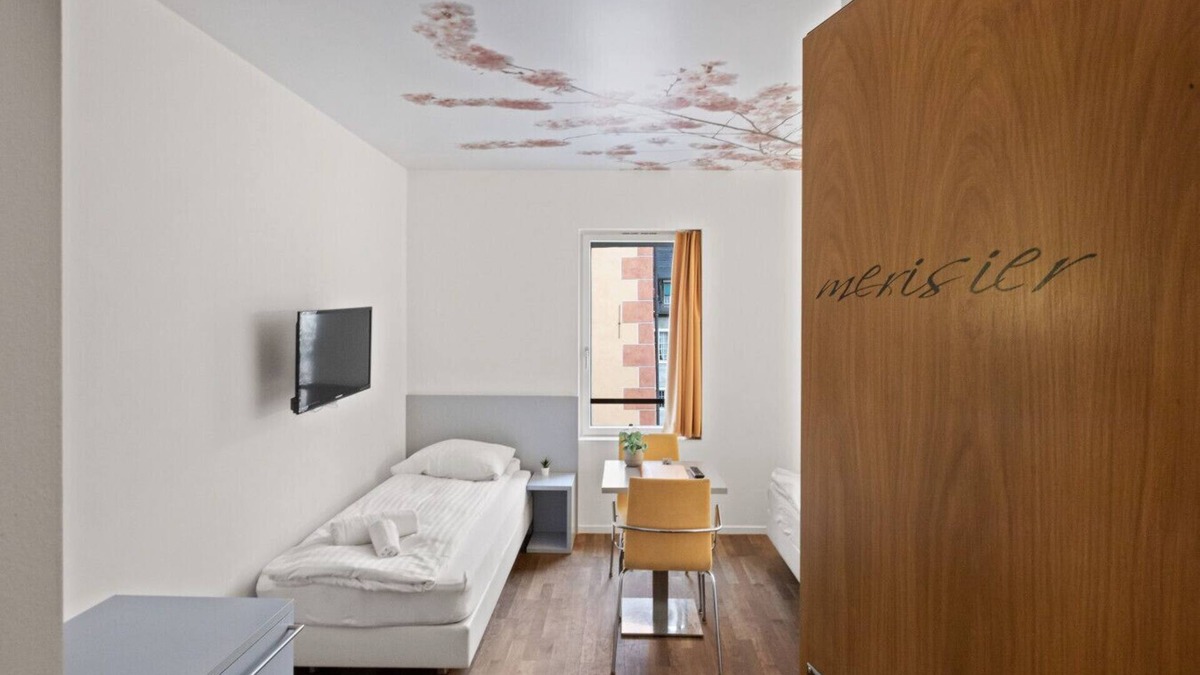 Sierre Hotel | Magnificent triple room in the heart of Sierre