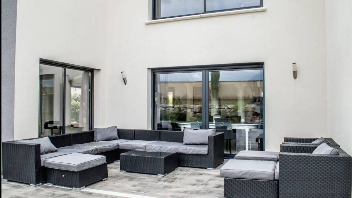 Villette-dʼAnthon Villa | ♥️ MAGNIFICENT VILLA +260 M2 SWIMMING POOL PARKING