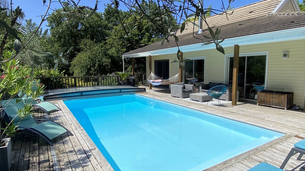 Bordeaux Villa | Magnificent vacation villa with swimming pool, jacuzzi and pétanque court