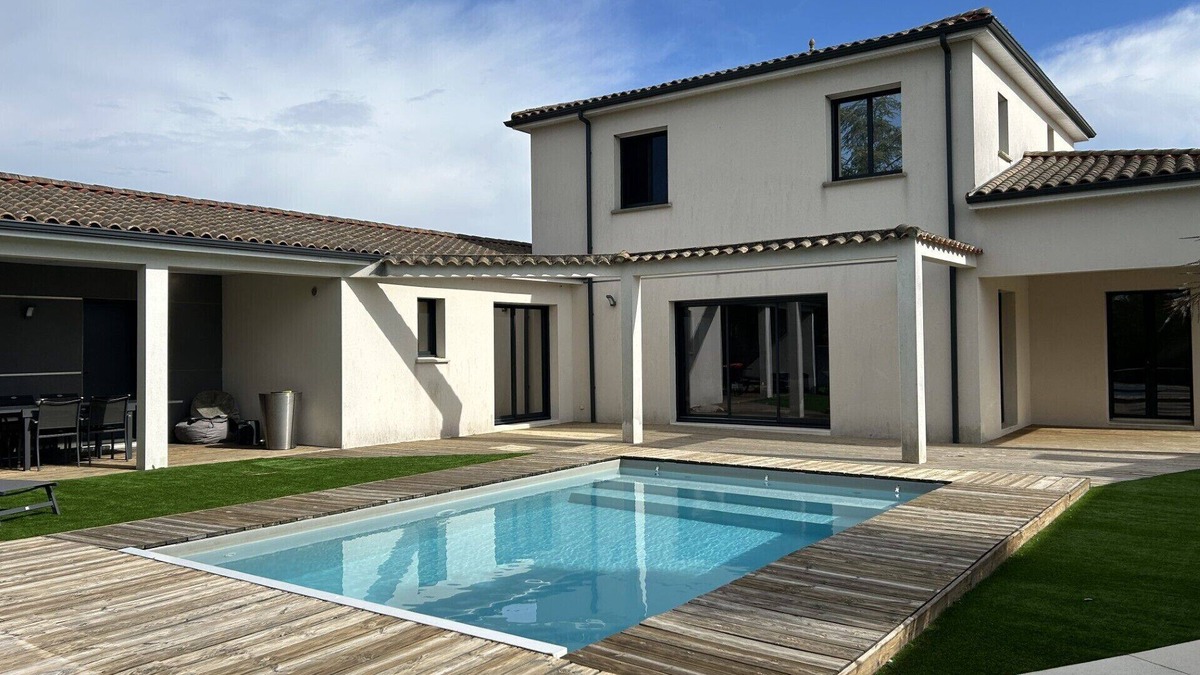 Magne Villa | Magnificent villa, Swimming pool, 4 bedrooms, 2 bathrooms, not overlooked, Marais Poitevin