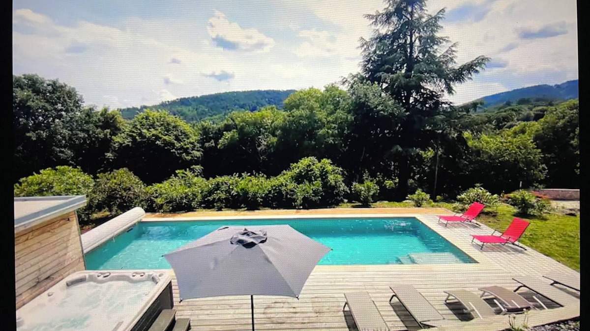 Chassiers House | Magnificent villa with outbuilding and unusual accommodation in the trees. Sleeps 10