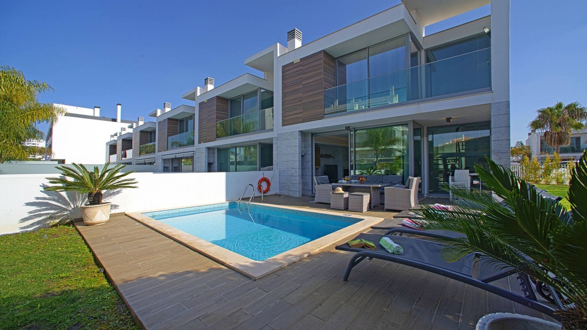 Correeira House | Magnificient 3 Bed Room Villa Private Heated Pool (on request) Albufeira Center