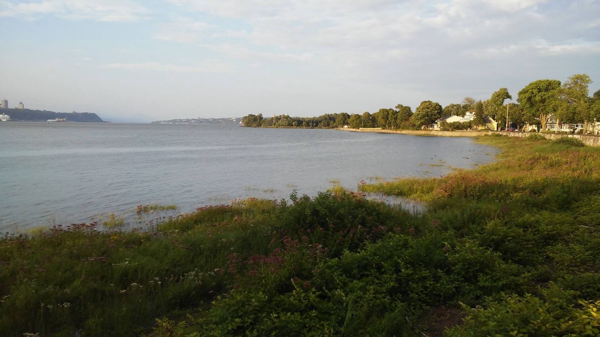 Saint-Romuald House | Magnificient antique French-Canadian house on the shore of St.Lawrence(31 days+)