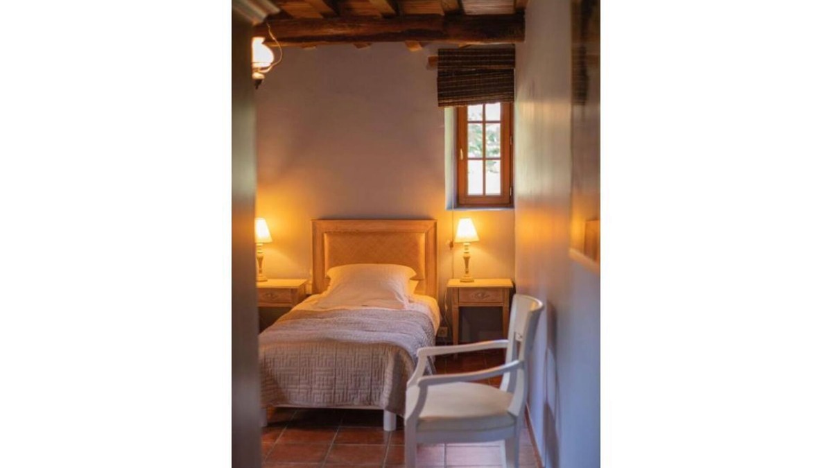Jouques Cottage | MAGNIFICIENT VIEWS OVER ANSOUIS IN THE VILLAGE OF JOUQUES