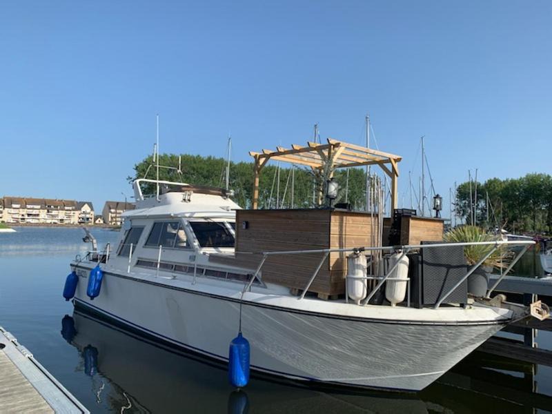Ouistreham Boat Rental | Magnifique bateau maison