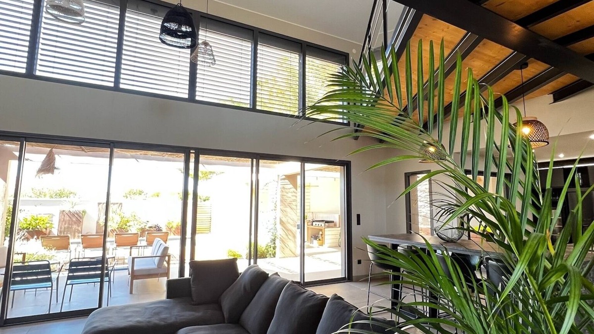 Magalas House | Magnifique Loft, 300m2, 6 Chambres, Avec Piscine et spa