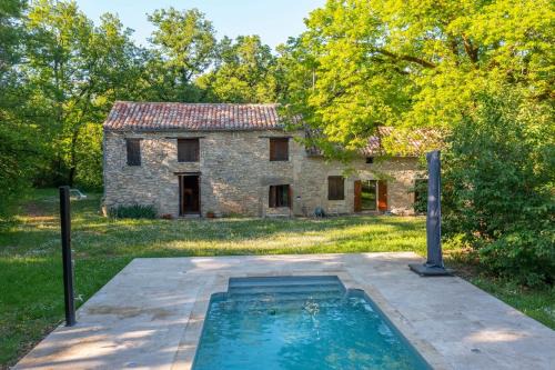 Vaylats House | Magnifique longère en pierre du Lot Piscine Privée