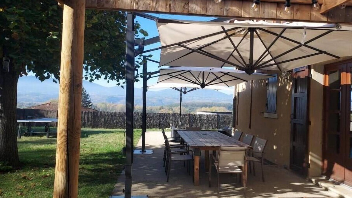 Clonas-sur-Vareze Villa | Magnifique Villa au Calme, Idéale Pour 2 Familles