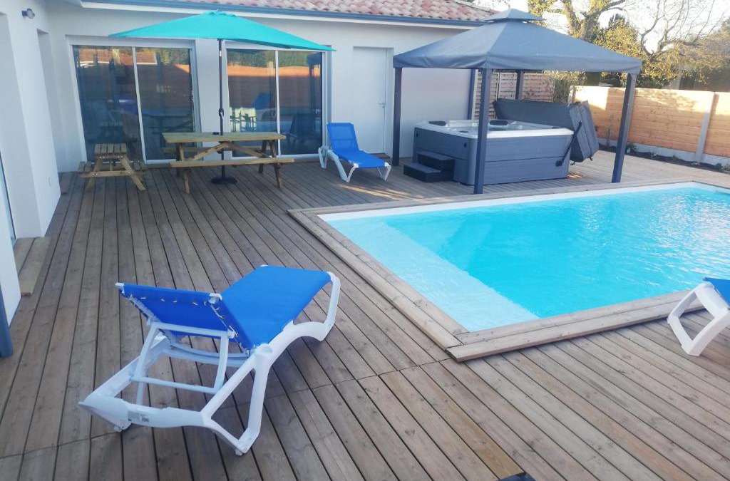 Biganos Villa | Magnifique Villa sur le Bassin d'Arcachon - JACUZZI+PISCINE - 8à10pers