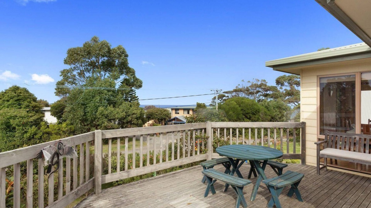 Skenes Creek House | Magnolia - 200 metres from the beach