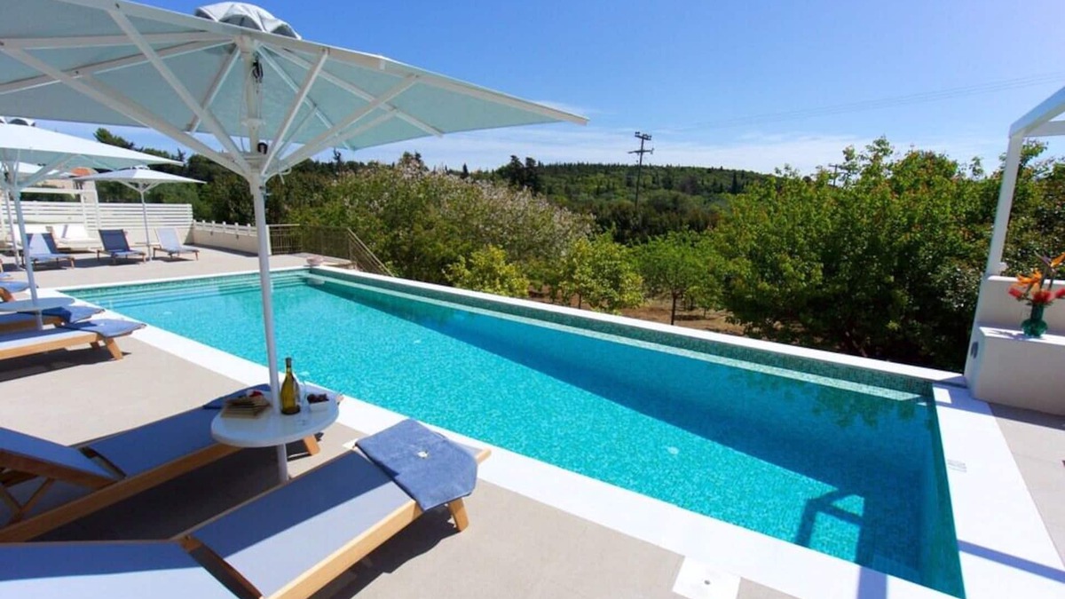 Antipata Apartment | Magnolia Apartments Near Fiscardo large pool and Gym