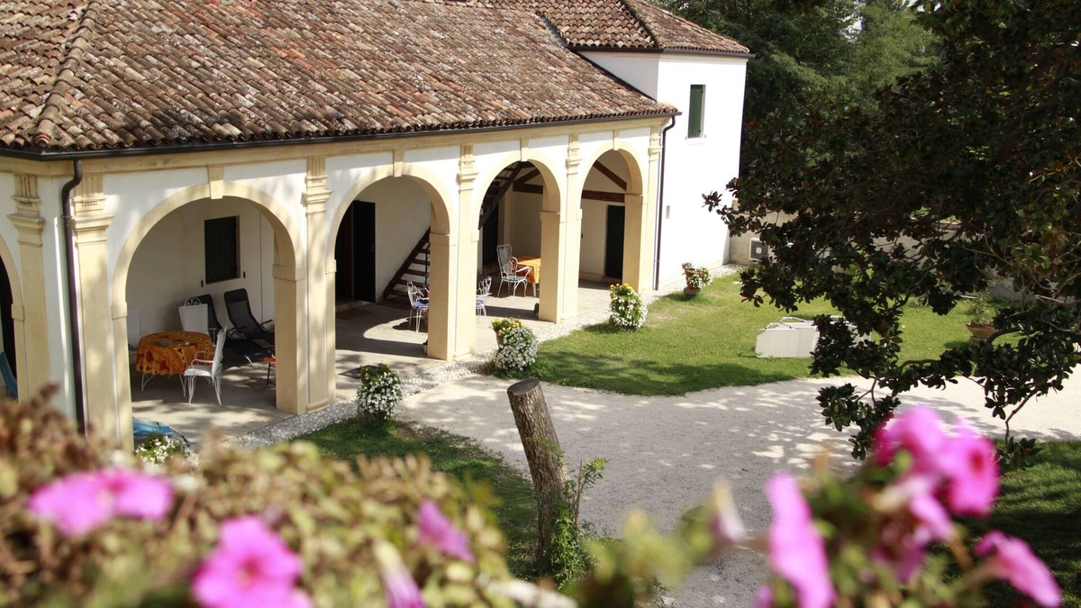 Olmo di Mira Apartment | Magnolia, charming residence in the Barchessa of Venetian Villa: Villa Pastori