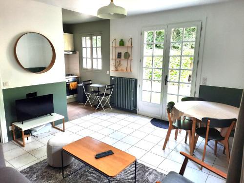 Maisons-Laffitte House | Magnolia Cottage