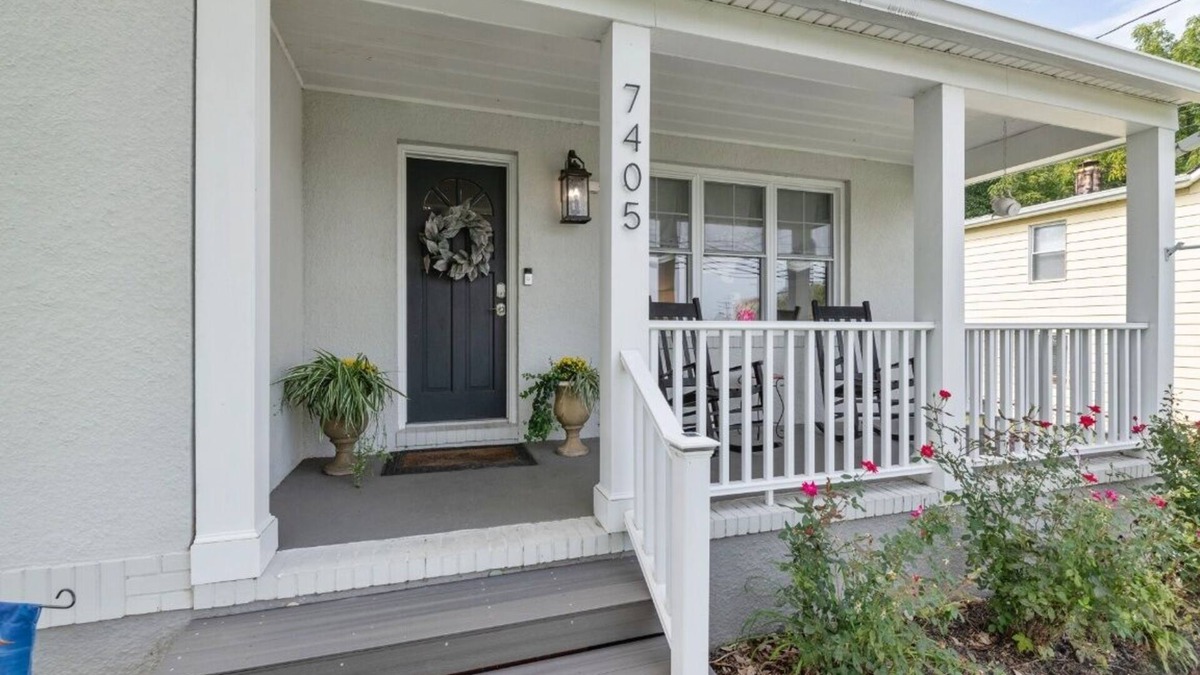 Edgemore House | Magnolia Cottage, Charming 3 Bedroom 2 Bath