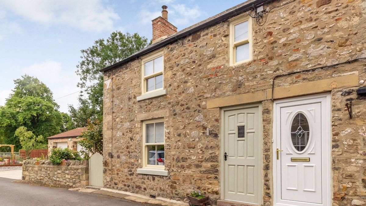 Richmond Cottage | MAGNOLIA COTTAGE, with open fire in Barton