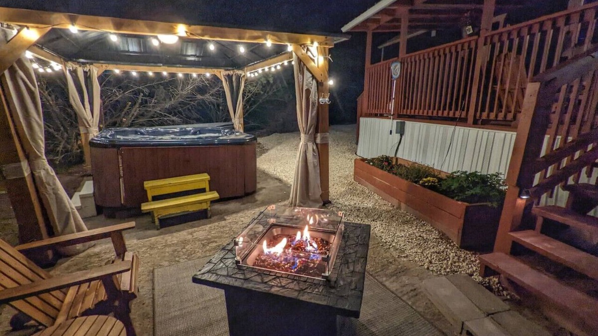 Paluxy Cabin | Magnolia - Hot Tub Gazebo - City Escapes Cabins