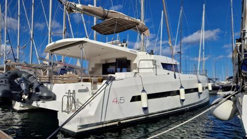 Castellammare Vucciria Boat Rental | Magnolia House Boat