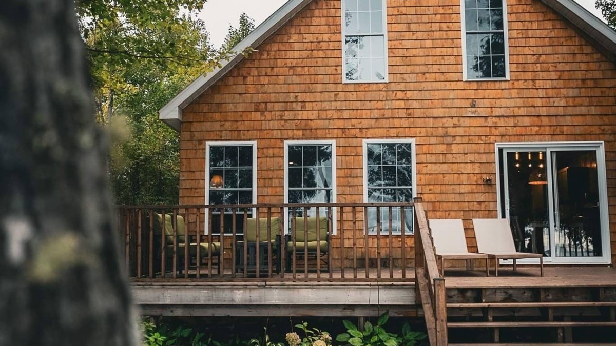 Waterborough House | Magnolia Lane Lakefront Cottage