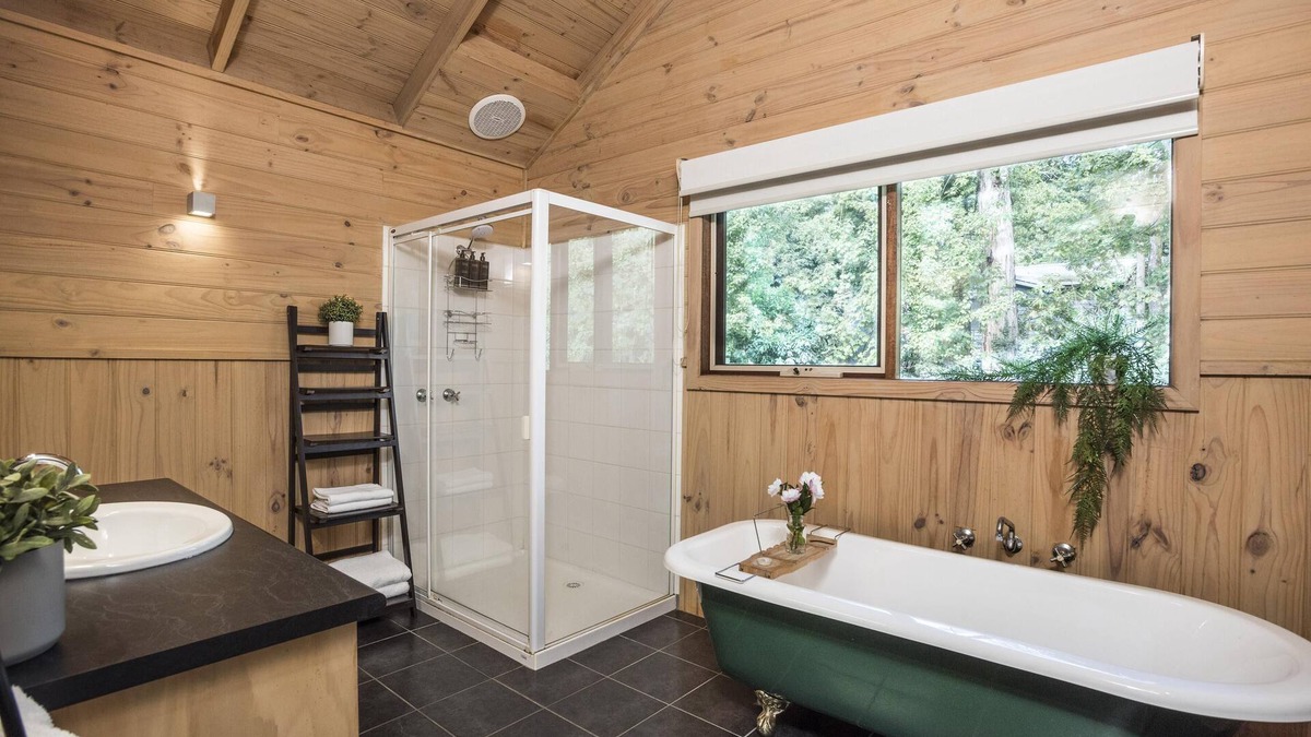 Sassafras Cabin | Magnolia Lodge - Cosy Lodge for Two! (infants welcome)