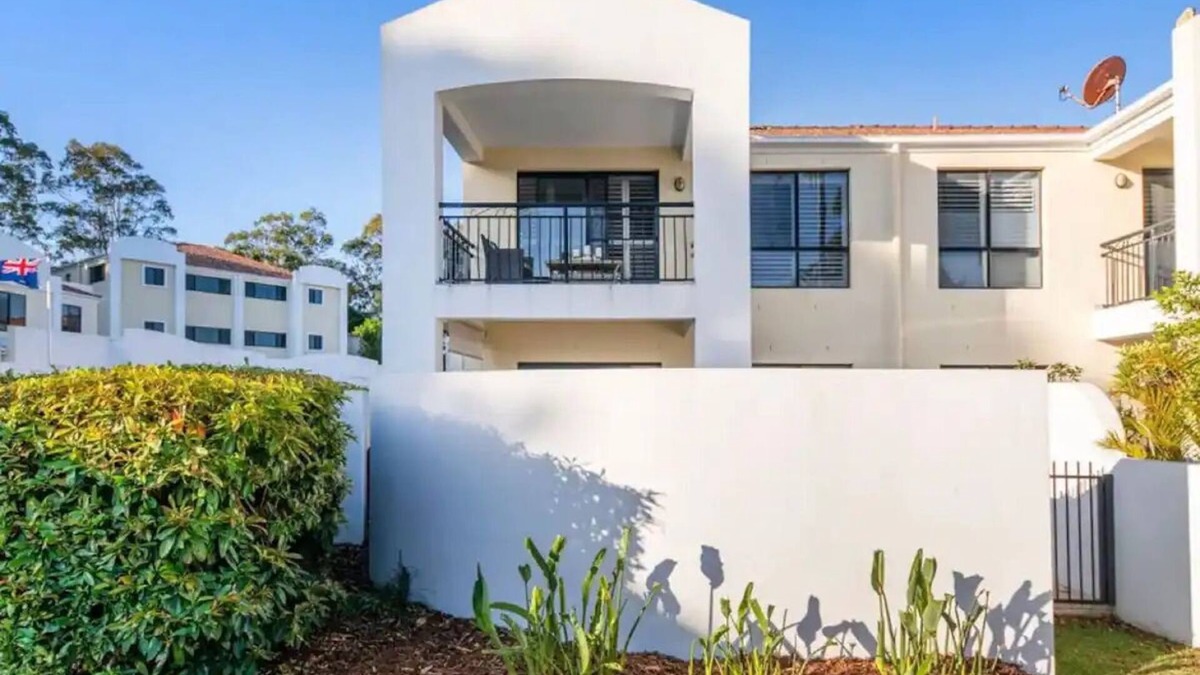 Gold Coast House | Magnolia on Hope Townhouse at Hope Island Queensland