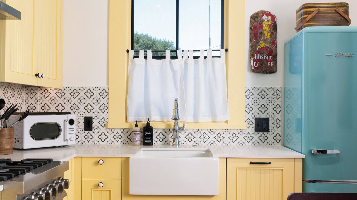 Los Alamos Apartment | Magnolia residence, located downtown between the Union Hotel & Bells restaurant.