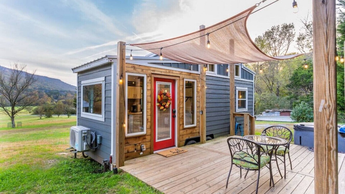 Wildwood House | Magnolia Tiny Home - Hot Tub and Mountain Views
