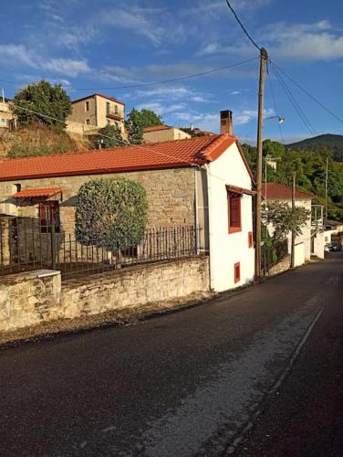 Vamvakou House | Magnolia Traditional Stone House in Vamvakou