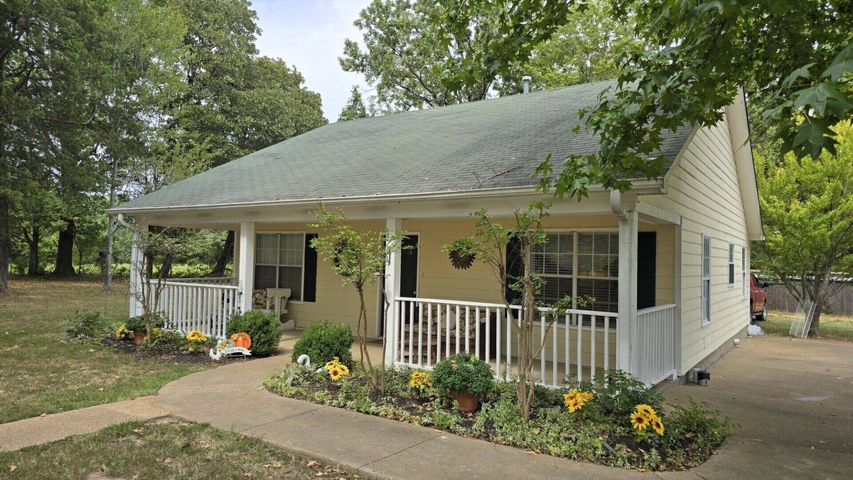 Independence House | Magnolia Vacation Rental w/Porch & Pond