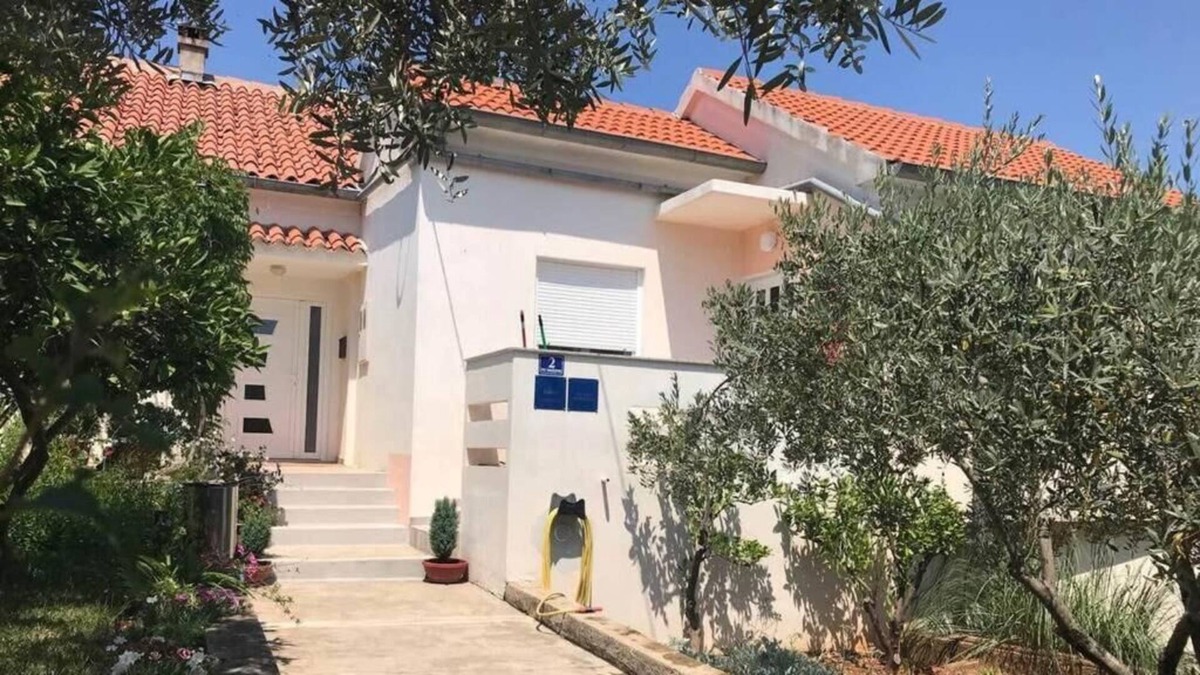 Lukoran Apartment | Magnolija Apartment, sleeps 3