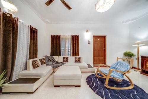 Brookefield Villa | Magnum Opus Villa with Private Theater by Spacez