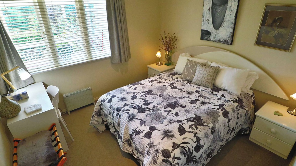 Taumarunui Bed & Breakfast | Magpie Cottage - Homestay, B&B. Attractive period cottage with modern amenities.