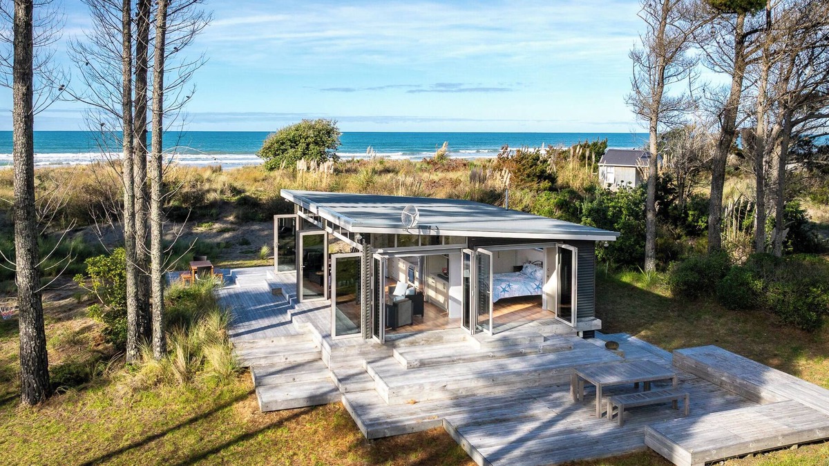 Mahia House | Mahanga Dunes Retreat - Mahia Holiday Home