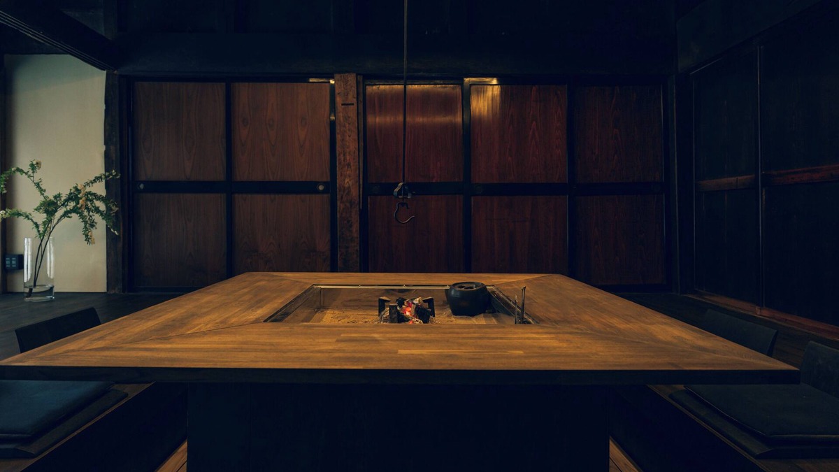 Myoko Cottage | MAHORA Nishinotani is an old private house inn built over 120 years ago. Surrounded by the nature of Myoko, enjoy hearth cooking, earthenware rice pots, and bonfires. 3 minutes from ski slopes, ideal for a stay to enjoy nature.