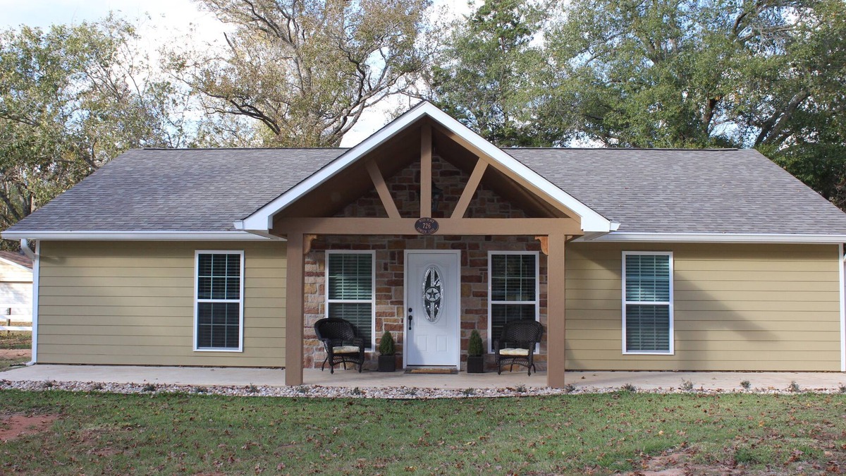 Crockett House | Mai's Place built for traveling guest who feel at home.