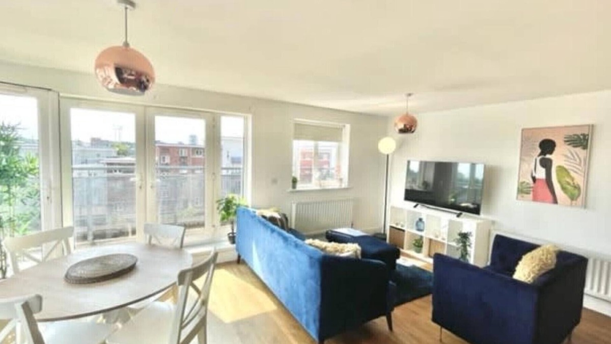 Bray on Thames Apartment | Maidenhead - Stunning, Spacious - Three Bedrooms (Two Bath) Apartment