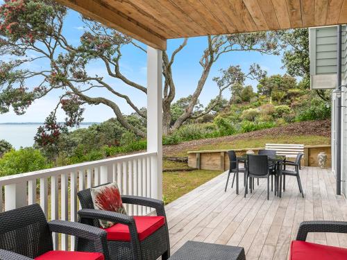 Hatfields Beach House | MaiMoana - Hatfields Beach Cliff-Top Retreat