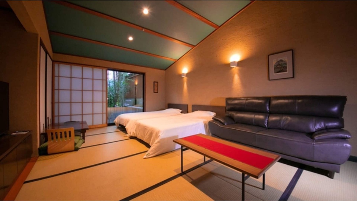 Yufuin Onsen Hotel | Main building JapaneseWestern style room with ope/Yufu Ōita