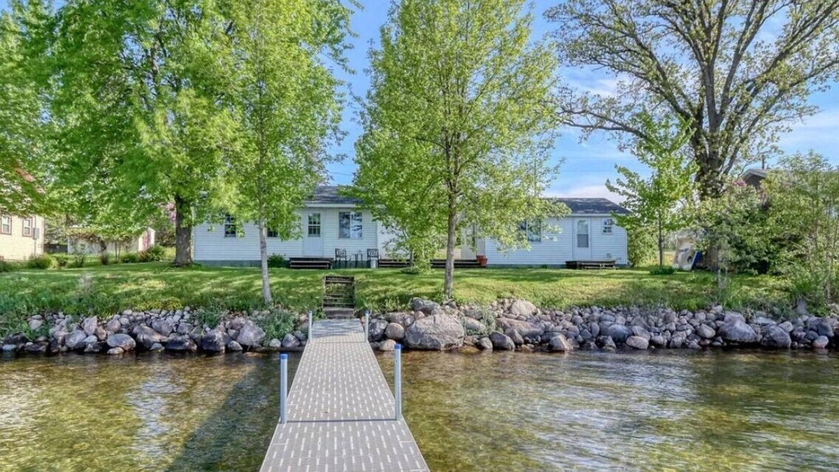 Detroit Lakes Cabin | Main Cabin and Bunk Cabin on Pelican Lake