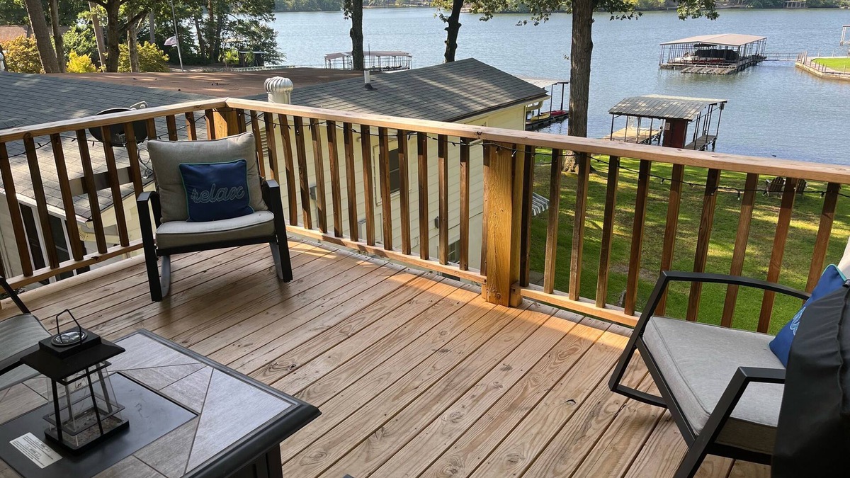 Piney Cottage | Main Channel Lake Hamilton- private hot tub, firepit, boat dock