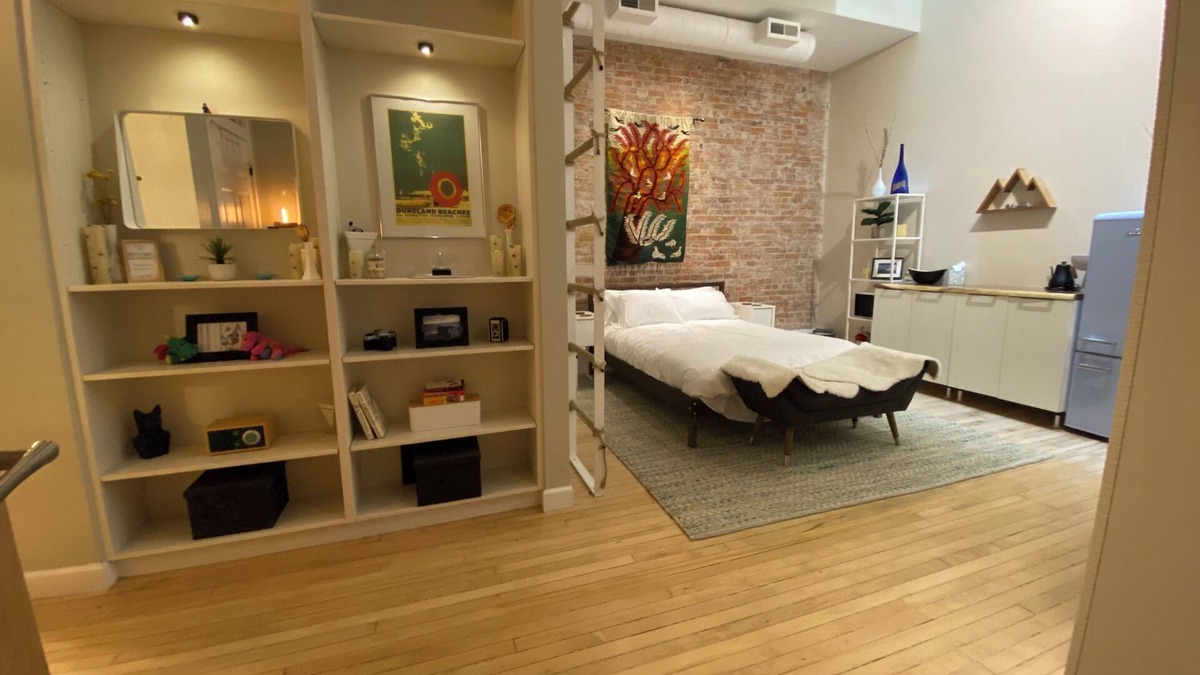 Old West Side Apartment | Main & Liberty Downtown Studio Loft , 1BD, WiFi, AC