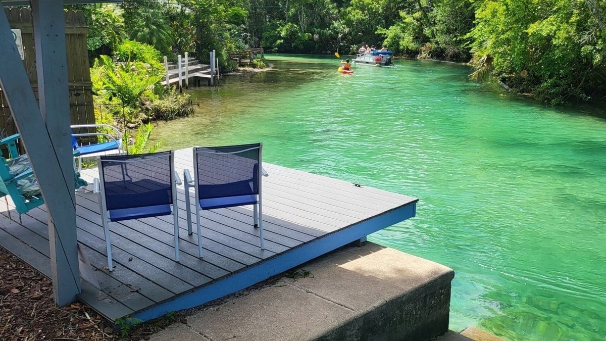 Weeki Wachee Gardens House | Main River Mermaid Sleeps 8 kayaks for everyone. Gulf access for scalloping
