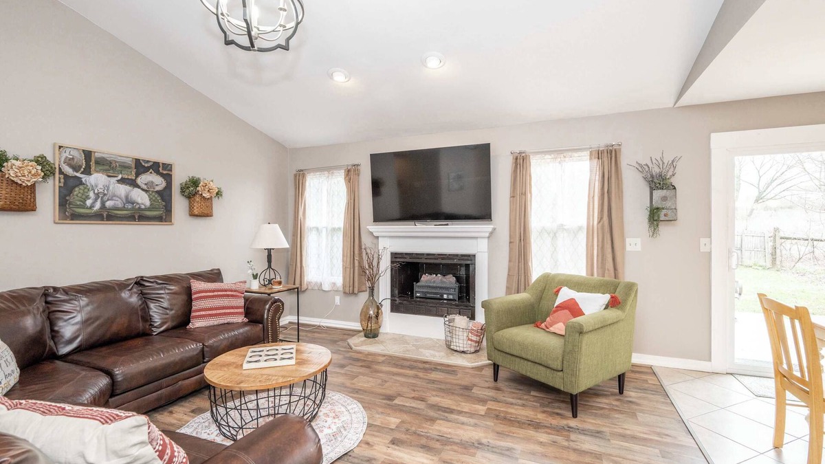 Monroe House | Main Street Cottage For 6