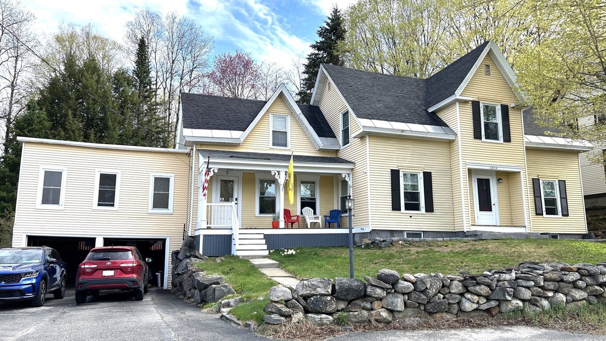 Sunapee House | Main Street Retreat 4-bedroom w Hot Tub, Walk to Beach, Harbor & Restaurants