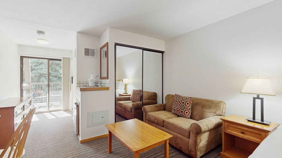 West End Cabin | Main Street room - pool & hot tub - walk to lifts, dog-friendly, balcony