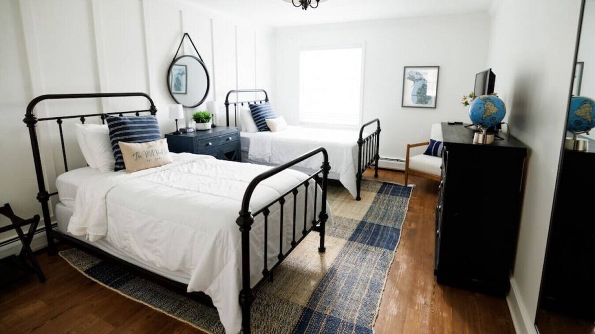 Clarkston Condo | Main Street Suite - Millpond Inn